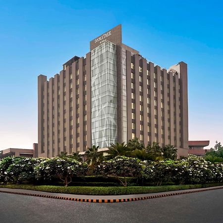 Doubletree By Hilton Gurugram Baani Square Hotell Gurgaon Exteriör bild