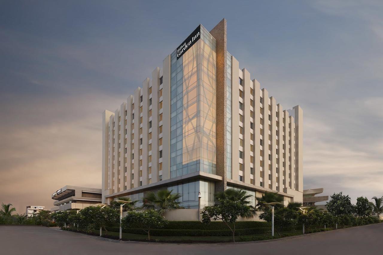 Doubletree By Hilton Gurugram Baani Square Hotell Gurgaon Exteriör bild