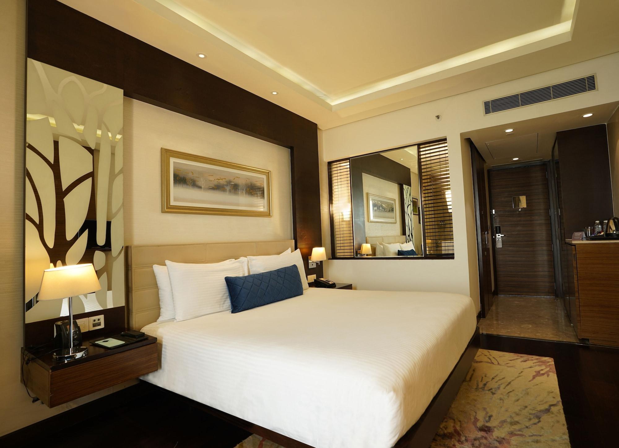 Doubletree By Hilton Gurugram Baani Square Hotell Gurgaon Exteriör bild
