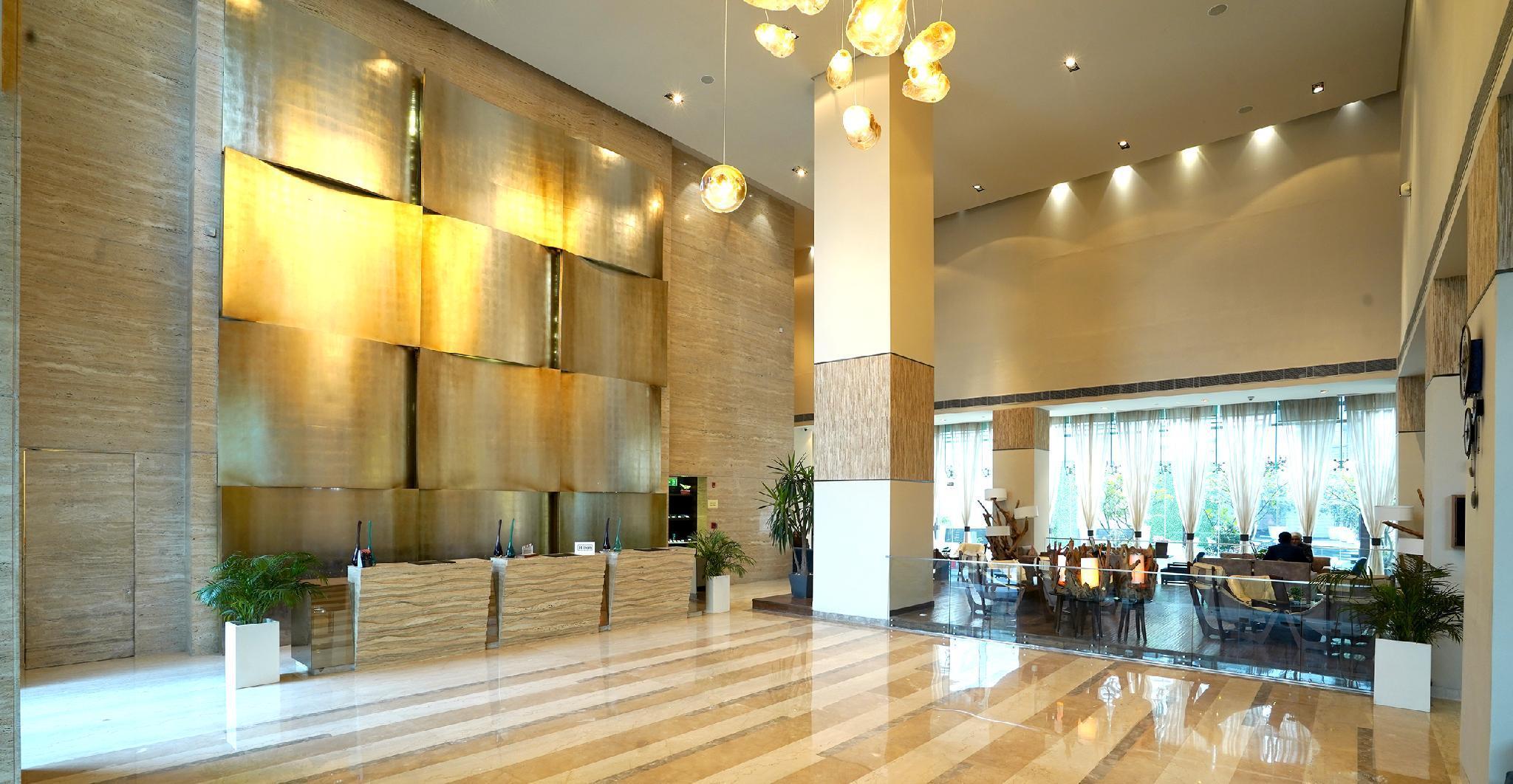 Doubletree By Hilton Gurugram Baani Square Hotell Gurgaon Exteriör bild