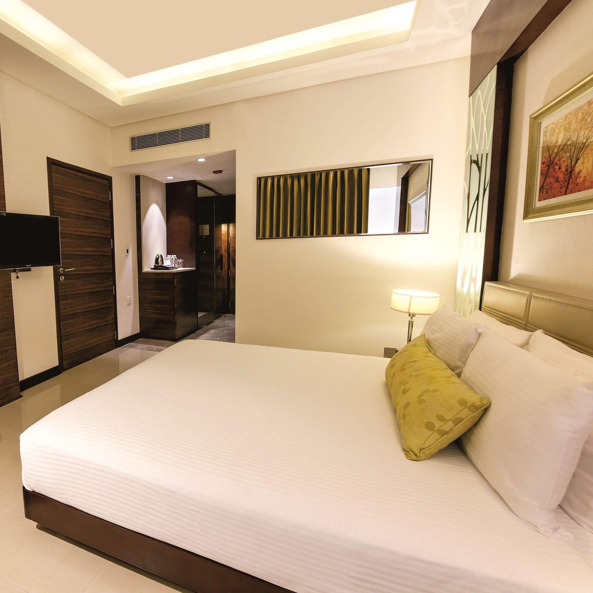 Doubletree By Hilton Gurugram Baani Square Hotell Gurgaon Exteriör bild