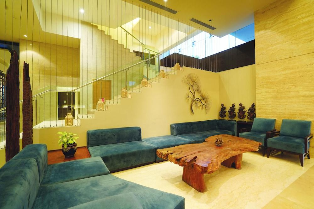 Doubletree By Hilton Gurugram Baani Square Hotell Gurgaon Exteriör bild