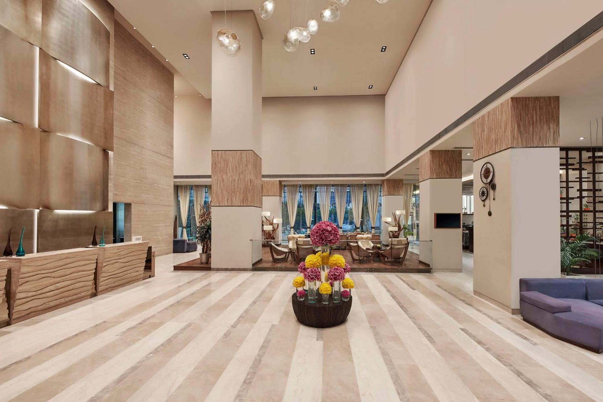 Doubletree By Hilton Gurugram Baani Square Hotell Gurgaon Exteriör bild