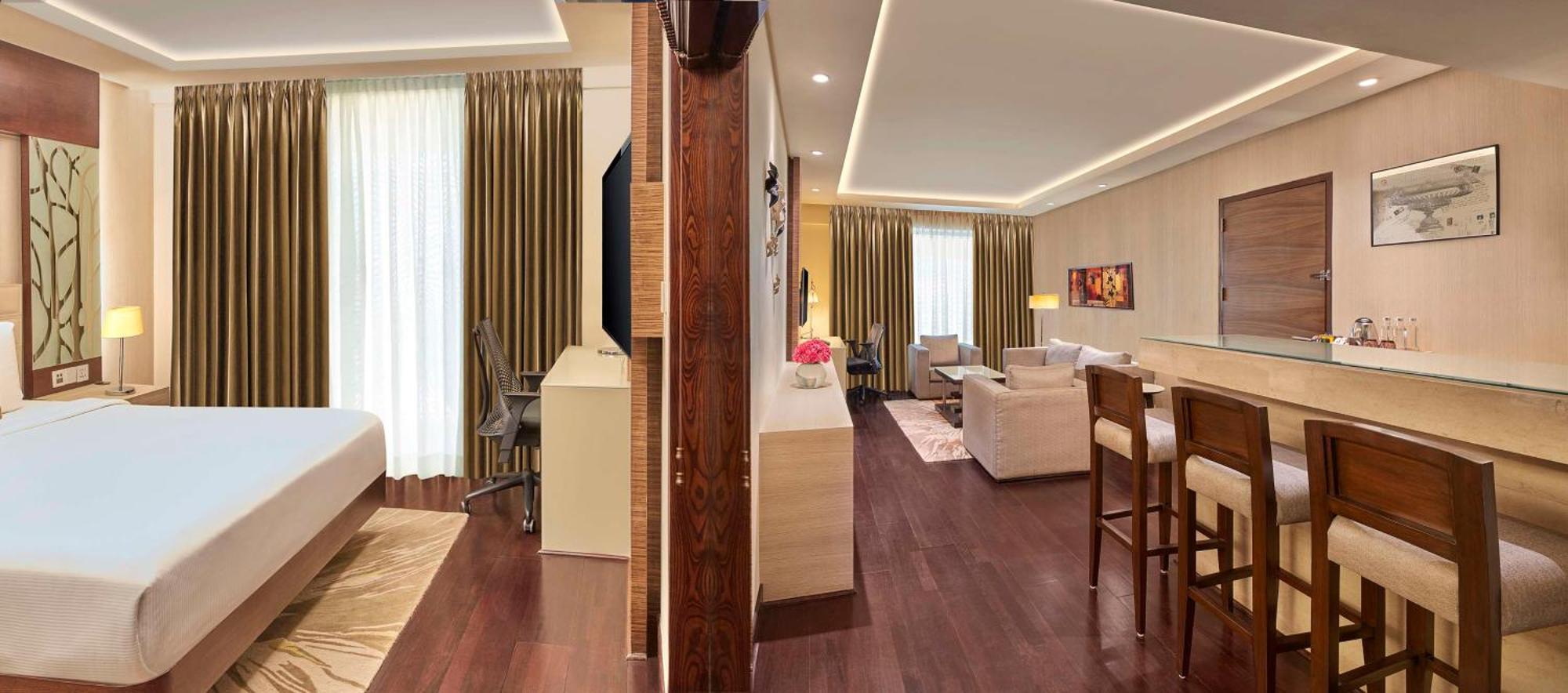 Doubletree By Hilton Gurugram Baani Square Hotell Gurgaon Exteriör bild
