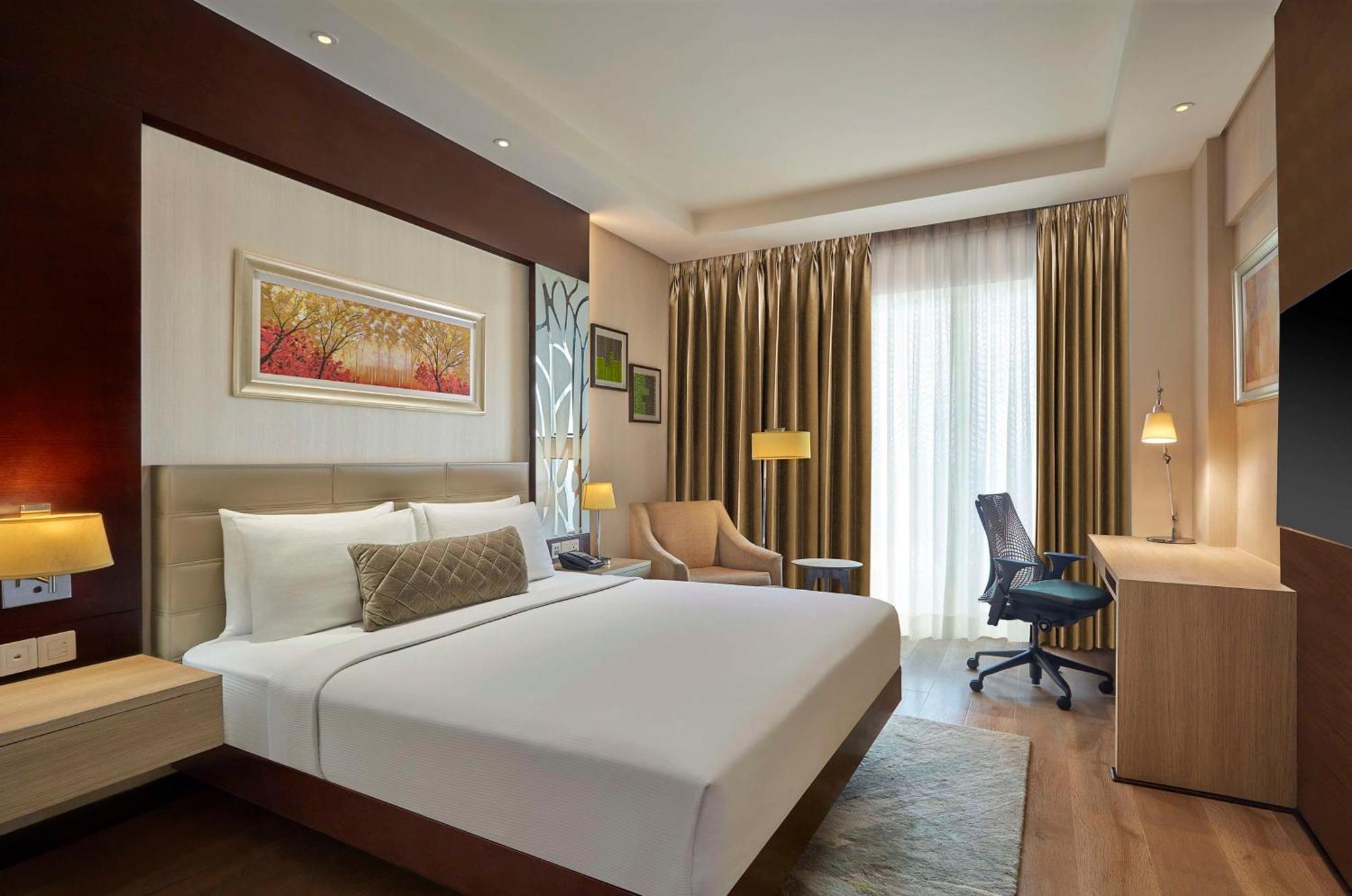 Doubletree By Hilton Gurugram Baani Square Hotell Gurgaon Exteriör bild