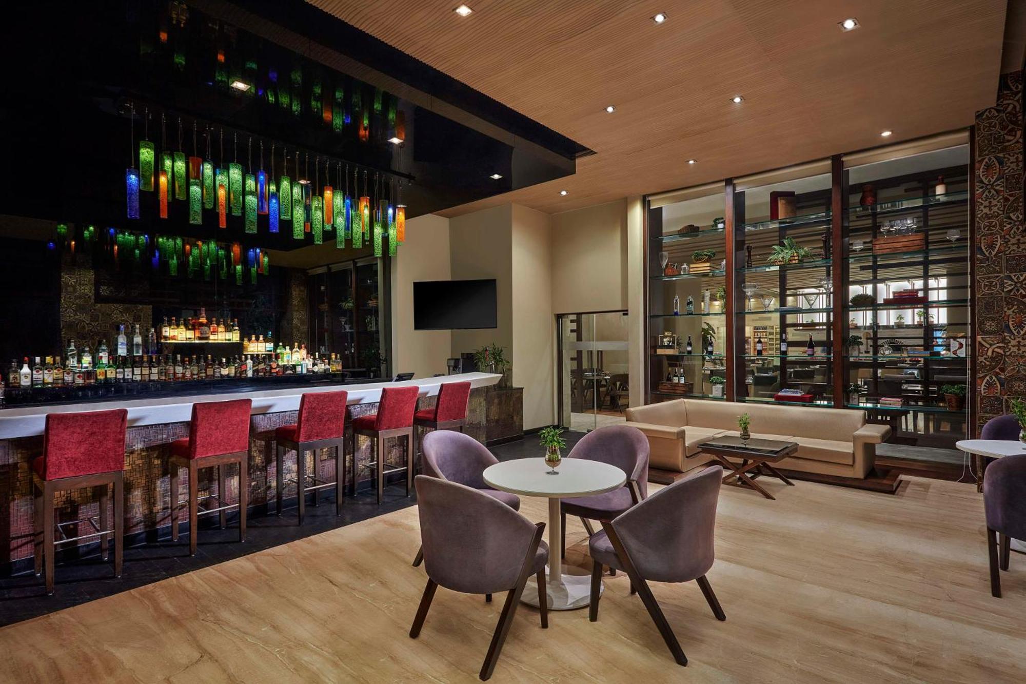 Doubletree By Hilton Gurugram Baani Square Hotell Gurgaon Exteriör bild