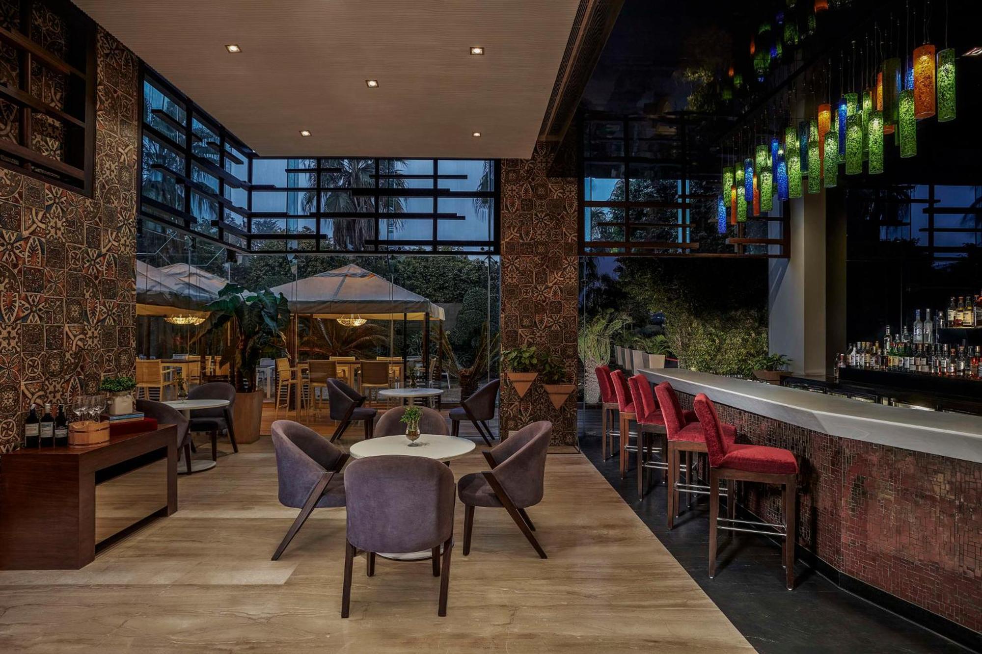 Doubletree By Hilton Gurugram Baani Square Hotell Gurgaon Exteriör bild