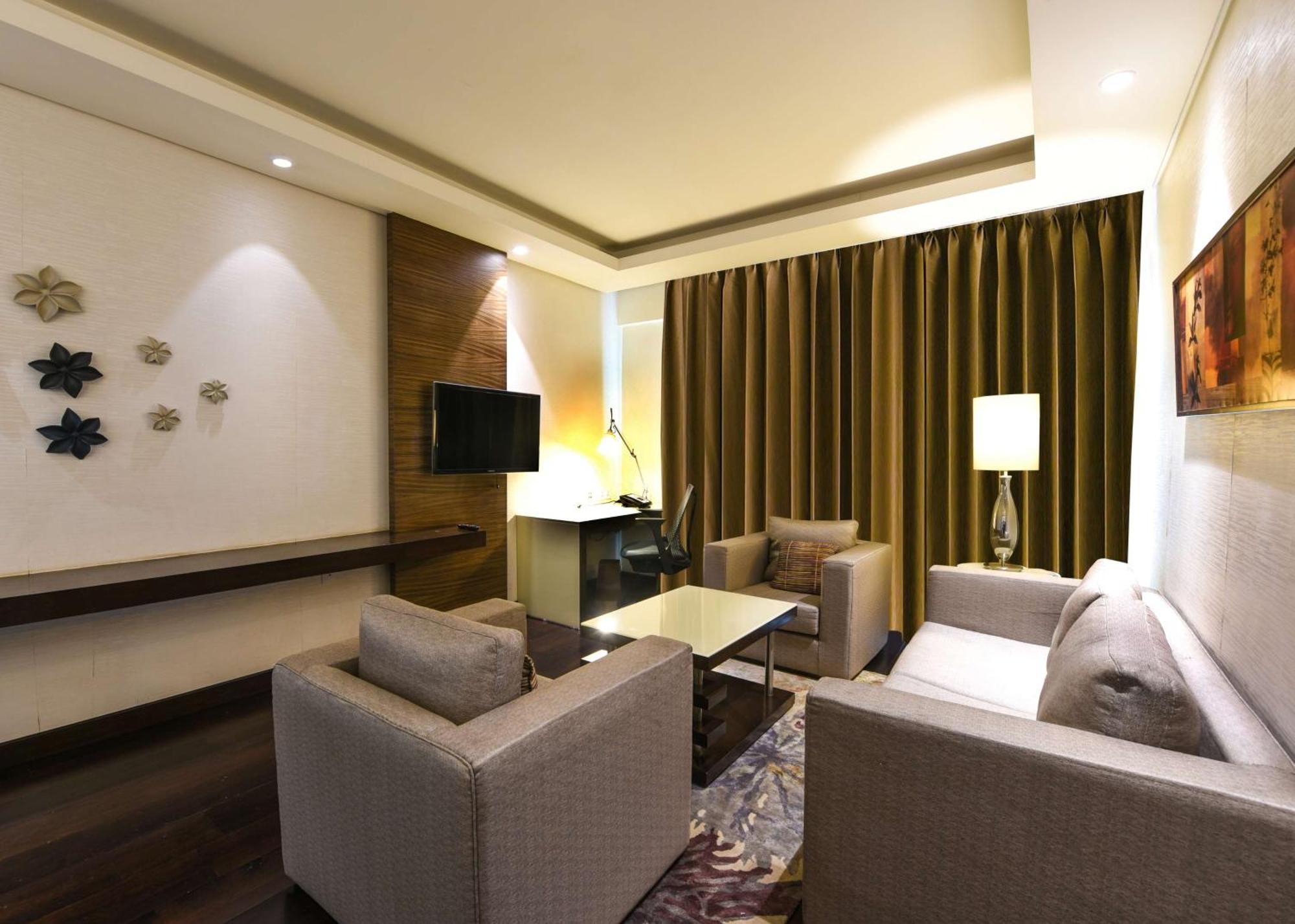 Doubletree By Hilton Gurugram Baani Square Hotell Gurgaon Exteriör bild