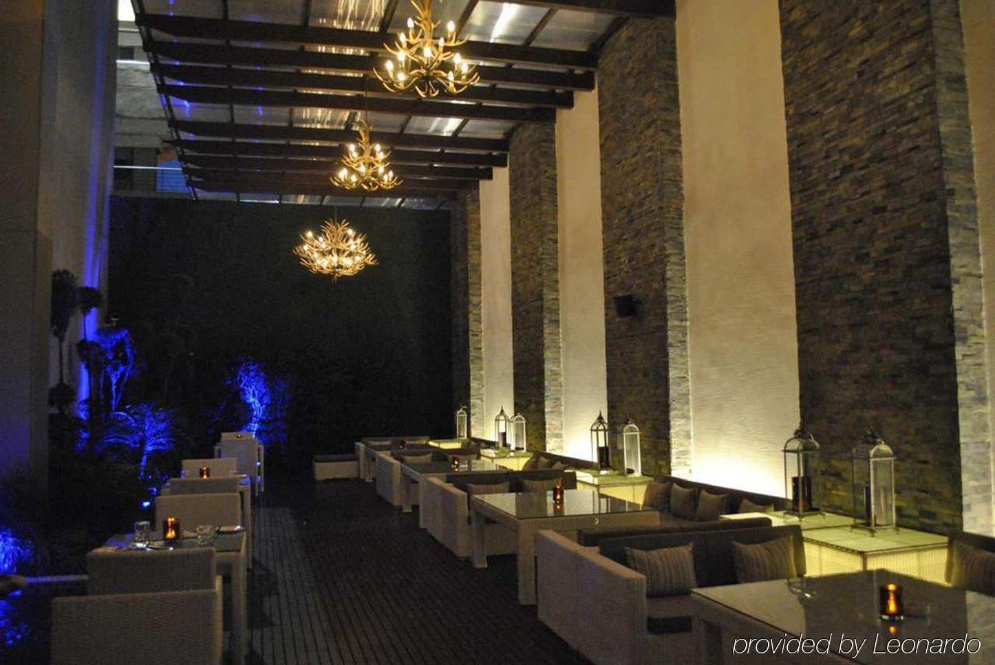 Doubletree By Hilton Gurugram Baani Square Hotell Gurgaon Exteriör bild