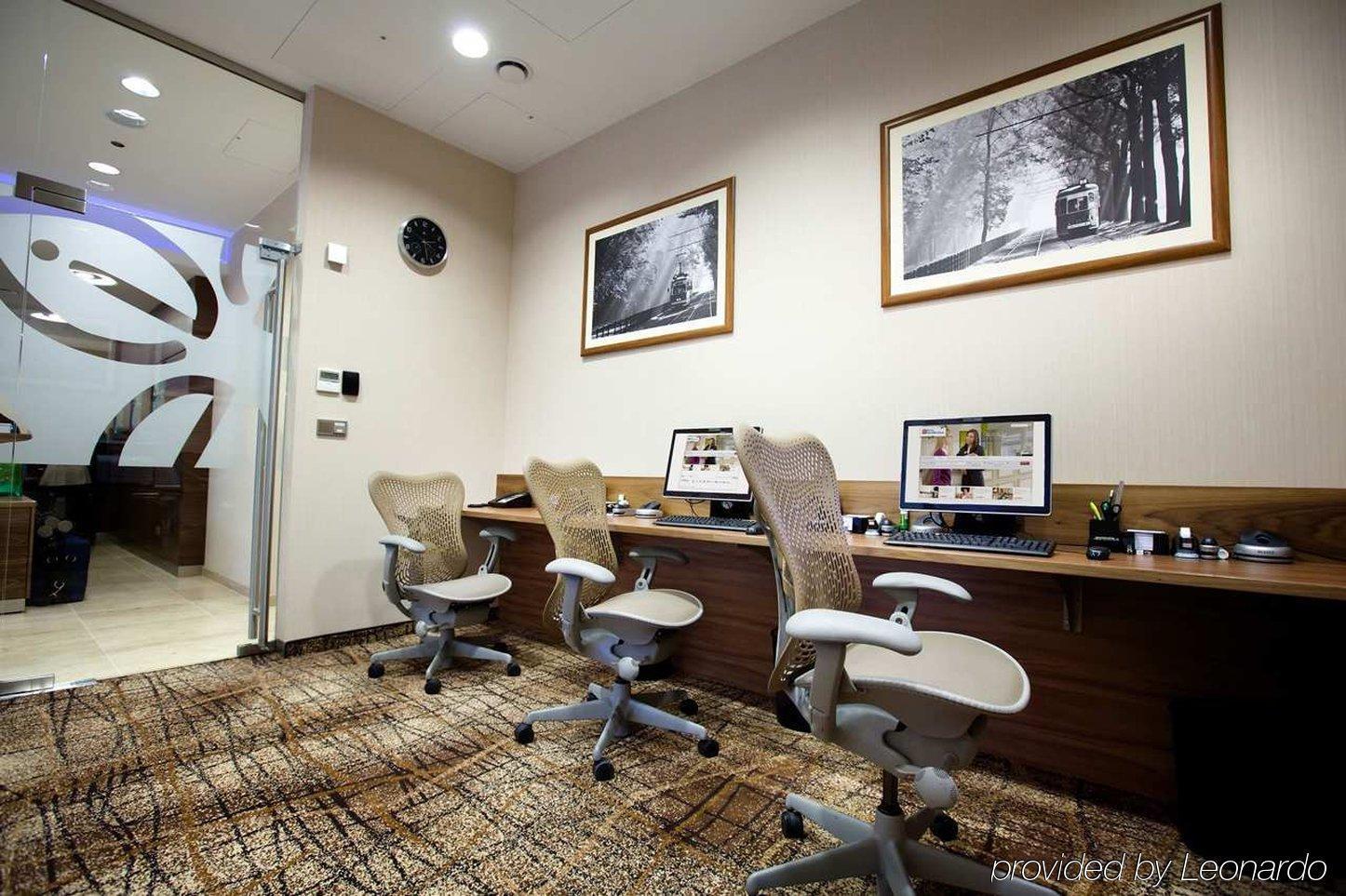 Doubletree By Hilton Gurugram Baani Square Hotell Gurgaon Bekvämligheter bild